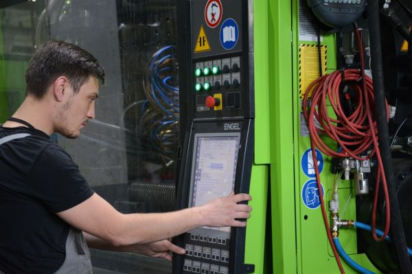 Оператор шприцевого аппарата(настройщик)